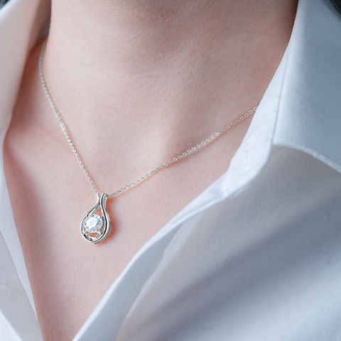 Dorothy Teardrop Pendant Necklace