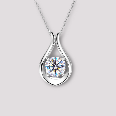 Dorothy Teardrop Pendant Necklace